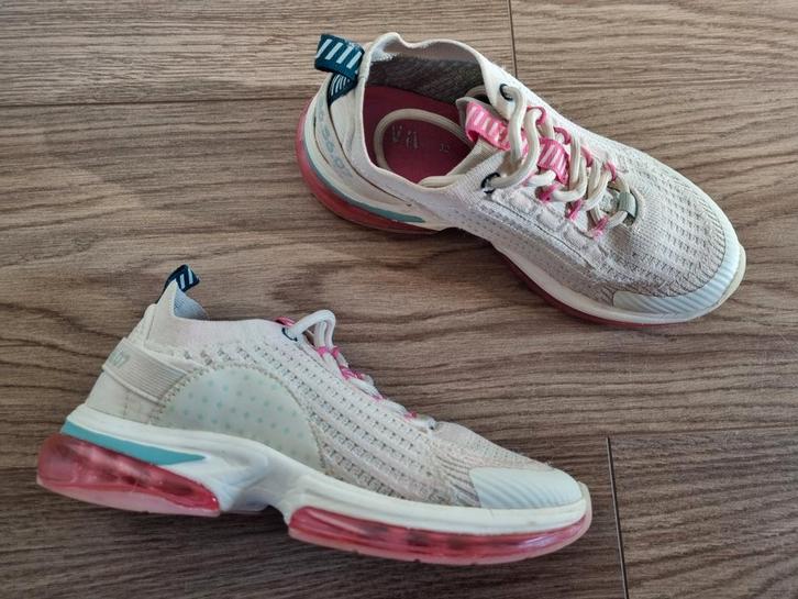 Sneakers Zara maat 33, Kinderen en Baby's, Kinderkleding | Schoenen en Sokken, Gebruikt, Schoenen, Meisje, Ophalen of Verzenden