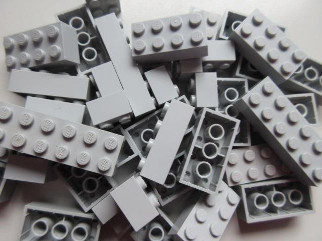 nr. 3227, 50 lichtgrijze stenen 2 noppen breed Verzenden kan, Kinderen en Baby's, Speelgoed | Duplo en Lego, Zo goed als nieuw