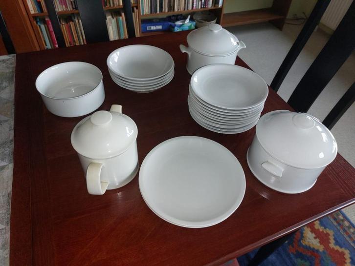 Uitgebreid Arzberg servies wit, Huis en Inrichting, Keuken | Servies, Zo goed als nieuw, Compleet servies, Effen, Porselein, Ophalen