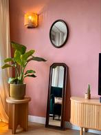 Donkerhouten spiegel met karakter, Antiek en Kunst, Antiek | Spiegels, Ophalen of Verzenden