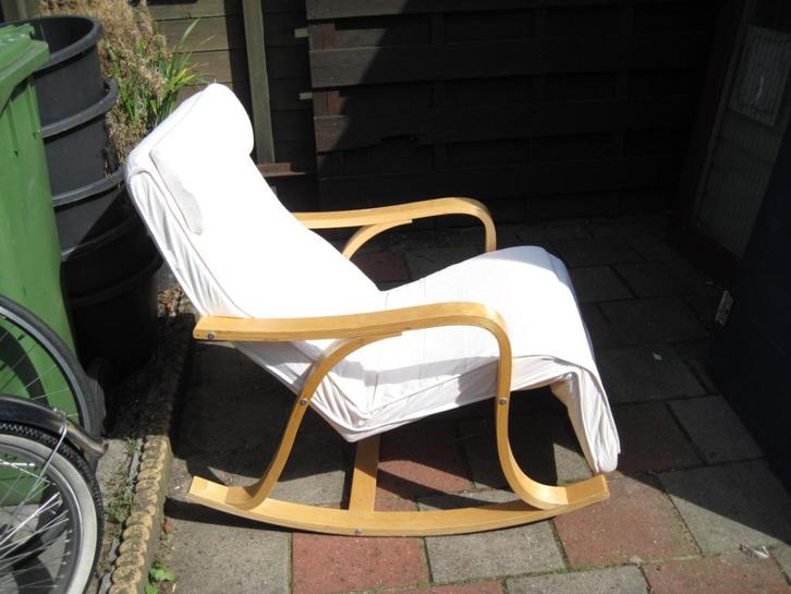 Schommelstoel / Relaxstoel / wit / keurige staat / 30 euro /, Huis en Inrichting, Stoelen, Gebruikt, Hout, Stof, Ophalen