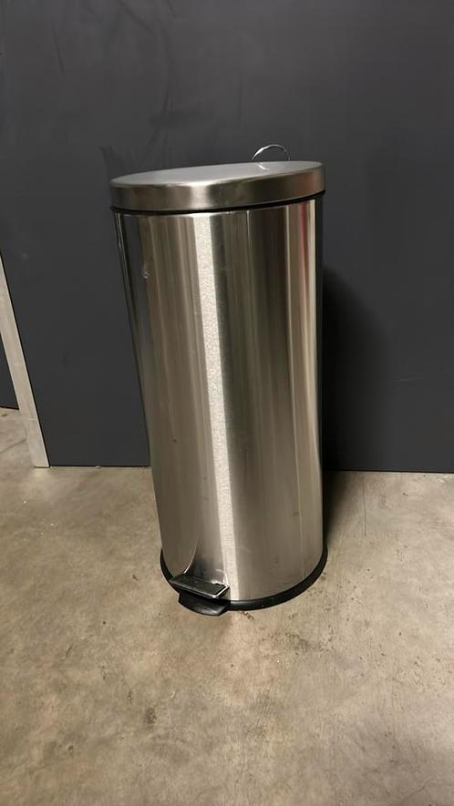 Grote pedaal emmer met soft close deksel. 30 liter., Huis en Inrichting, Woonaccessoires | Prullenbakken, Zo goed als nieuw, Metaal