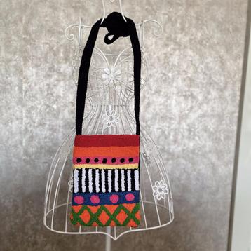 Neelde punched crossbody tas beschikbaar voor biedingen