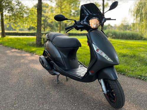 Piaggio Zip 4T Titanium mat Grijs • 6337km •2024•, Fietsen en Brommers, Scooters | Piaggio, Zo goed als nieuw, Zip, Maximaal 45 km/u