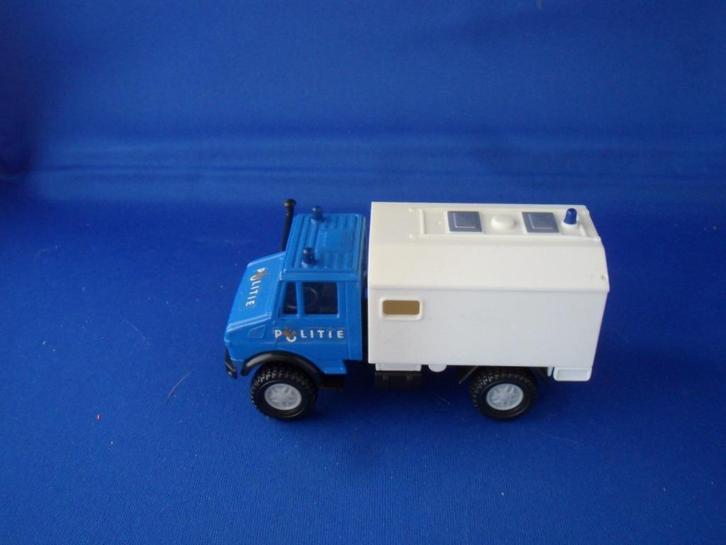 model auto Truck Politie Nederland  POL470, Hobby en Vrije tijd, Modelauto's | Overige schalen, Zo goed als nieuw, Auto, Ophalen