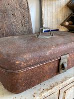 Oude trommel kist blik bak met deksel roest broodtrommel, Ophalen of Verzenden, Gebruikt, Minder dan 50 cm