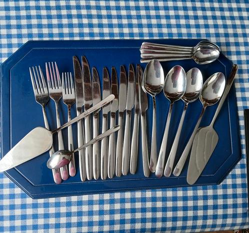 Sola modern rond slanke stelen model, mooi voor aanvulling., Huis en Inrichting, Keuken | Bestek, Zo goed als nieuw, Rvs of Chroom