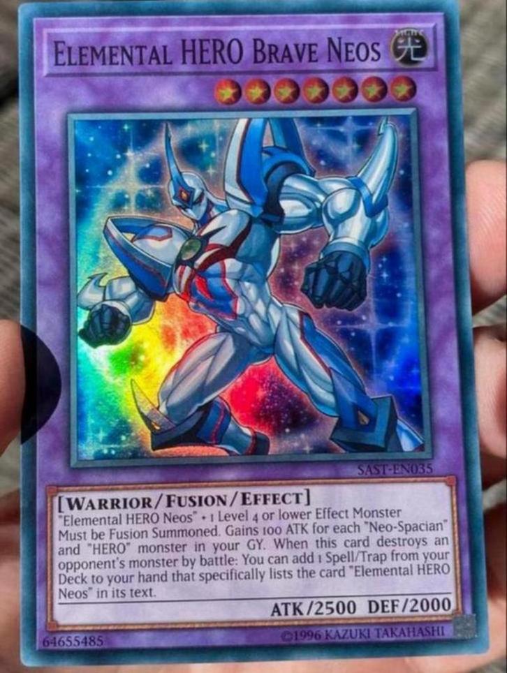 Yu-Gi-Oh! Elemental HERO Brave Neos SAST Print !, Hobby en Vrije tijd, Verzamelkaartspellen | Yu-gi-Oh!, Zo goed als nieuw, Losse kaart