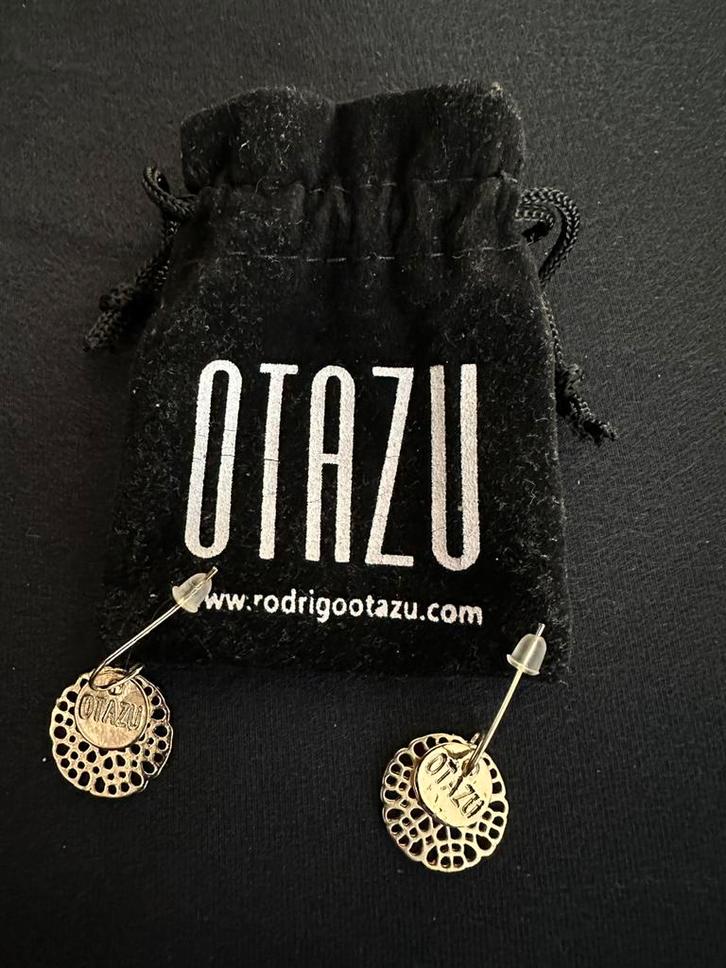 Otazu Flower Disc oorbellen, Sieraden, Tassen en Uiterlijk, Oorbellen, Nieuw, Hangers, Goud, Goud, Ophalen of Verzenden