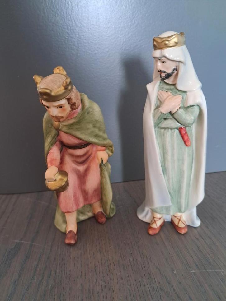 Goebel/Hummel 2 van de Drie Koningen Beeldjes Kerststal, Verzamelen, Beelden en Beeldjes, Zo goed als nieuw, Hummel, Ophalen