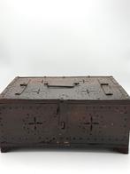 Unieke handgesneden antieke houten kist – vintage item, Ophalen of Verzenden