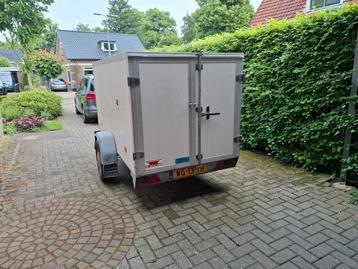 Hapert gesloten aanhangwagen / bagagewagen met zijdeur beschikbaar voor biedingen