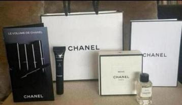 Beige Chanel miniatuur + mascara le volume in luxe cadeautas beschikbaar voor biedingen