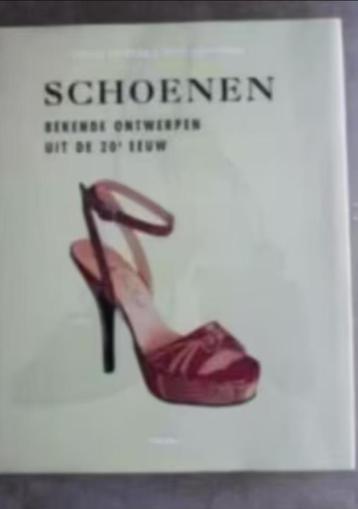 Schoenen door A. Pattison beschikbaar voor biedingen