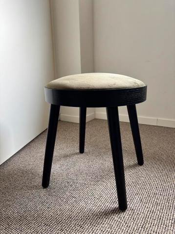 Nieuw krukje van Woood beschikbaar voor biedingen