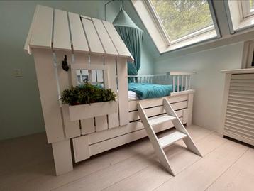  Uniek handgemaakt kinderbed in huisstijl. beschikbaar voor biedingen