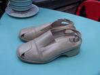 Helioform, ecru kleurige schoenen, maat 37,5, Zo goed als nieuw, Helioform, Sandalen of Muiltjes, Ophalen of Verzenden