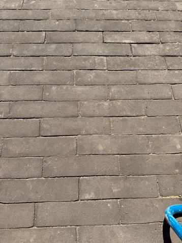 Bestrating tuin, tegels en gebakken waaltjes beschikbaar voor biedingen