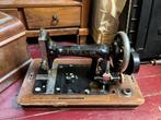 Ouderwetse naaimachine, Antiek en Kunst, Antiek | Naaimachines, Ophalen