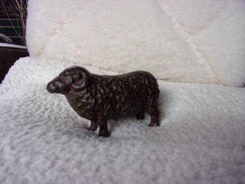 SCHAAP/RAM VAN GIETIJZER 14CM LANG EN 8CM HOOG, Antiek en Kunst, Curiosa en Brocante, Ophalen