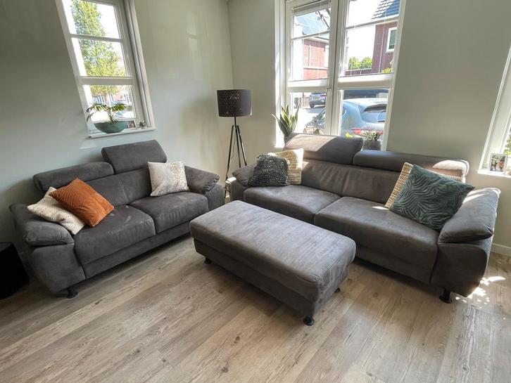 Rigas bank 2 + 3 zits en hocker - microleder van inhouse, Huis en Inrichting, Banken | Complete zithoeken, Zo goed als nieuw, Stof