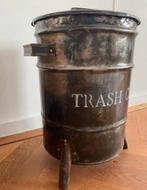 Trash can decoratie, Ophalen