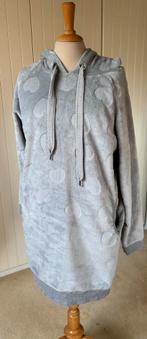 Hünkemöller lange fluwelen hoodie M (zgan), Kleding | Dames, Jurken, Ophalen of Verzenden, Zo goed als nieuw, Grijs, Onder de knie