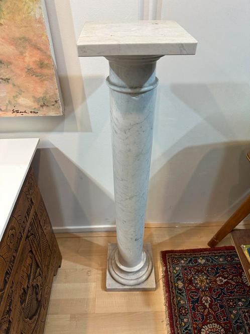 Marmeren zuil / sokkel – klassiek – zwaar massief marmer, Huis en Inrichting, Woonaccessoires | Zuilen en Pilaren, Gebruikt, Ophalen
