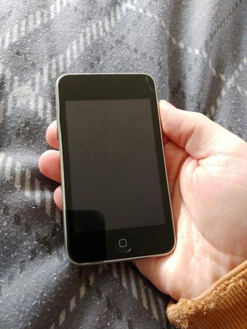 Apple iPod touch 2 8GB iOS 4.2.1 met klein barstje