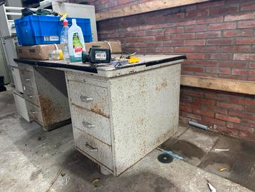 Stalen Bureau met Lades - Industrieel Design beschikbaar voor biedingen