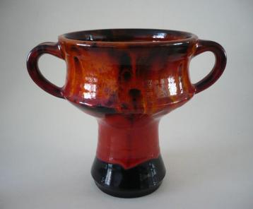 Bijzonder mooie glazuur kleuren, pot of vaas, retro. beschikbaar voor biedingen