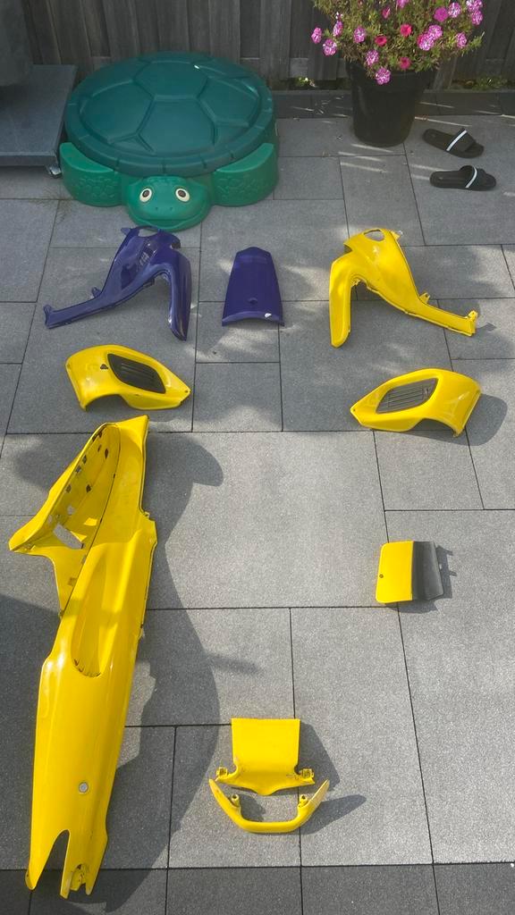 Gilera runner SP kappenset geel met paars, Fietsen en Brommers, Brommeronderdelen | Scooters, Gebruikt, Overige merken, Kap, Ophalen