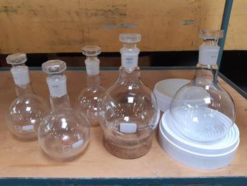 laboratorium maatcilinder kolf pipet trechter petrischaal beschikbaar voor biedingen