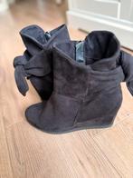 Hobbs Zwarte Suède Laarsjes Sleehak Maat Onbekend, Ophalen, Gedragen, Zwart, Lage of Enkellaarzen