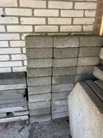 Vierkante klinkers, grijs gratis af te halen, Ophalen, Zo goed als nieuw, Beton, Klinkers