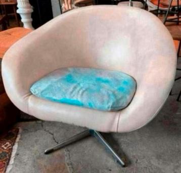 Fauteuil leuk skai leder club fauteuiltje uit de jaren 60. beschikbaar voor biedingen