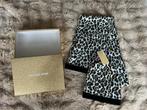 Set met beanie/sjaal Michael Kors panterprint, Michael Kors, Ophalen of Verzenden, Nieuw, Sjaal