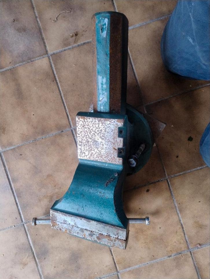 Stevige Bankschroef - Werkplaatsgereedschap, Doe-het-zelf en Verbouw, Gereedschap | Handgereedschap, Gebruikt, Ophalen