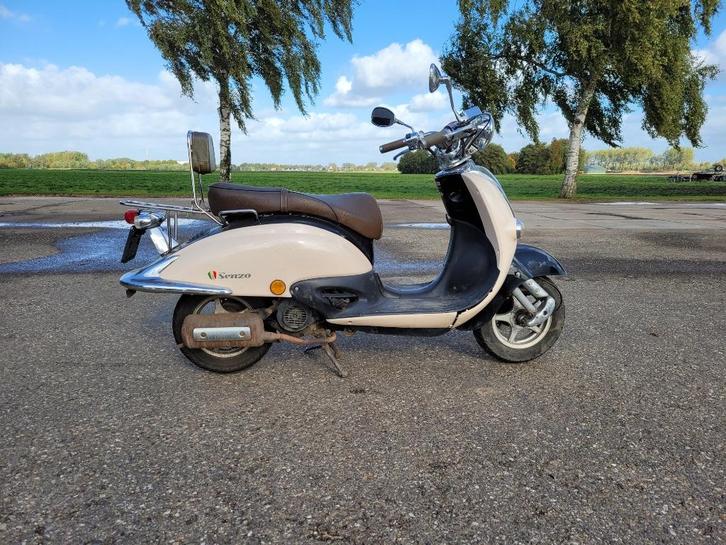 SENZO GT2 SCOOTER, Fietsen en Brommers, Scooters | Piaggio, Gebruikt, Overige modellen, Maximaal 45 km/u, Benzine, Ophalen