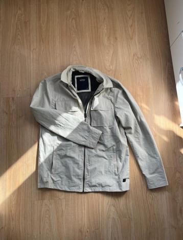 Beige zomerjas beschikbaar voor biedingen