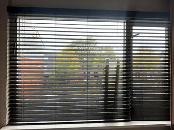 Harmony houten jaloezie met privacysluiting beschikbaar voor biedingen