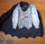 Zilver met zwarte top lange mouw + cape mt 104-116 Halloween, Kinderen en Baby's, Carnavalskleding en Verkleedspullen, Ophalen of Verzenden