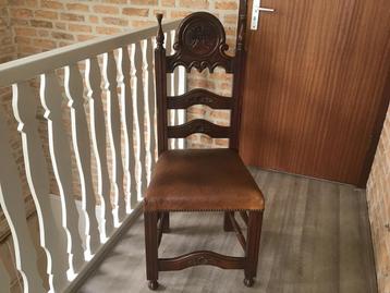 Te koop nostalgische stoelen beschikbaar voor biedingen