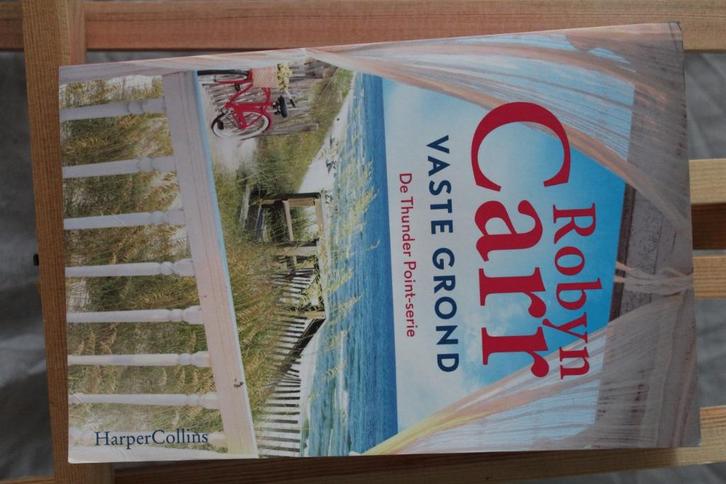Vaste Grond - Thunder Point Serie - Robyn Carr, Boeken, Romans, Zo goed als nieuw, Ophalen