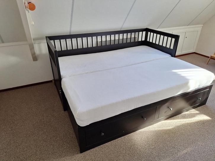 Prima Ikea Hemnes uitschuifbaar logeerbed 160 x 200, Huis en Inrichting, Slaapkamer | Bedden, Zo goed als nieuw, Tweepersoons
