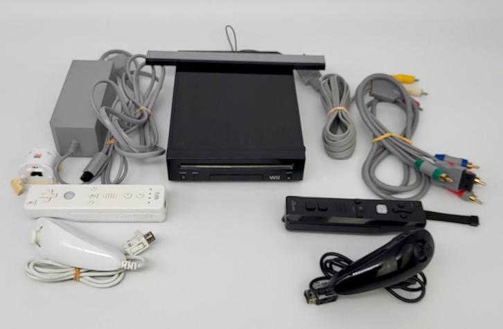 Nintendo Wii Set - RVL-101 met remotes, nunchucks & kabels, Spelcomputers en Games, Spelcomputers | Nintendo Wii, Gebruikt, Met 2 controllers
