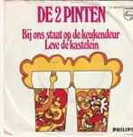 De 2 Pinten Bij ons staat op de keukendeur vinyl single, Ophalen of Verzenden, Zo goed als nieuw, Nederlandstalig, Single