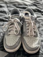 Nike dunk Low grey frog, Kleding | Dames, Schoenen, Ophalen of Verzenden, Gedragen, Grijs, Sneakers of Gympen