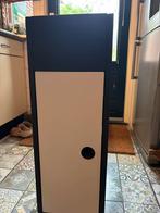 Badkamerkast Ikea op wielen. Donker hout met wit metaal., Huis en Inrichting, Badkamer | Badkamermeubels, Ophalen, (Half)hoge kast