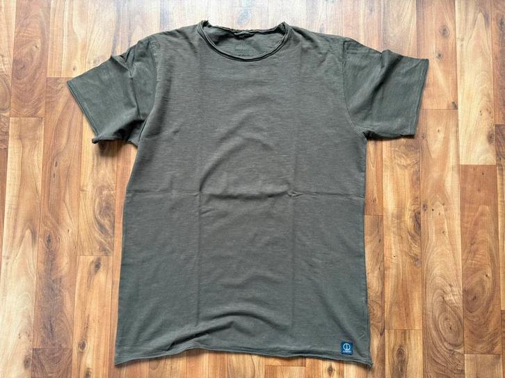 T-shirt van DSTREZZED kleur donker bruin maat L, Kleding | Heren, T-shirts, Zo goed als nieuw, Maat 52/54 (L), Bruin, Ophalen of Verzenden